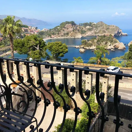 Eleonora Isola Bella Sea View Small Pool + Jacuzzi וילה *